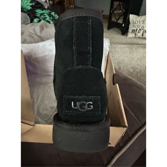 🔥UGG Classic mini Blk Logo boots-size 6 - Picture 9 of 11